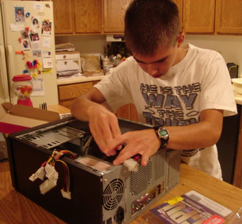 Jonathan Keim building a computer